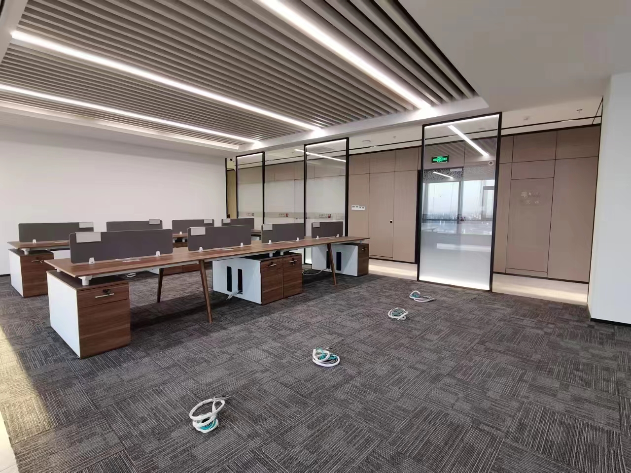 静安越洋广场260平精装修带家具优质房源出租(图2)