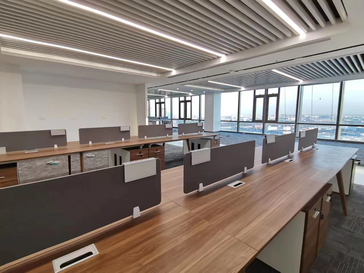 静安越洋广场260平精装修带家具优质房源出租(图3)