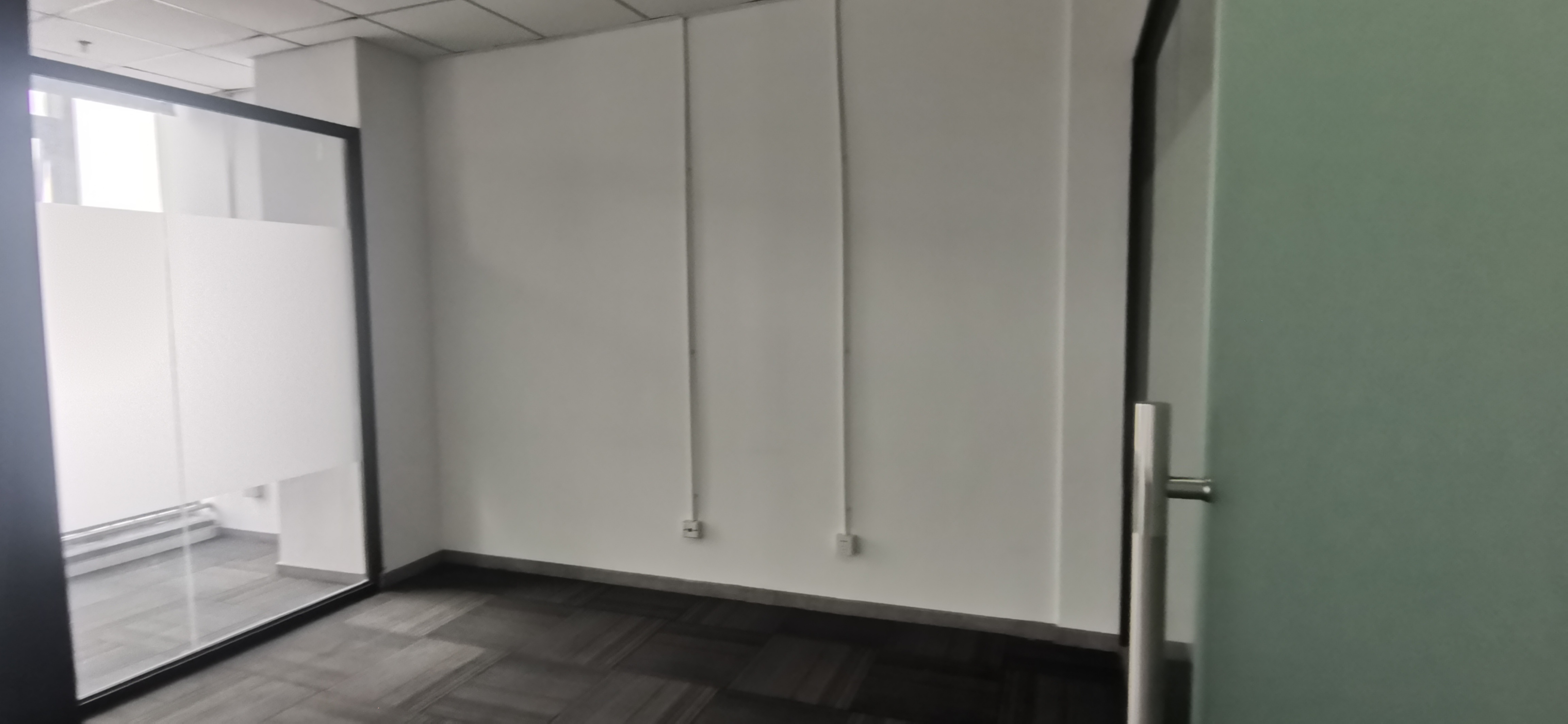 9-2204251Z231152.jpg 大宁财智190平带装修现房三隔断1号线上海马戏城站(图4)