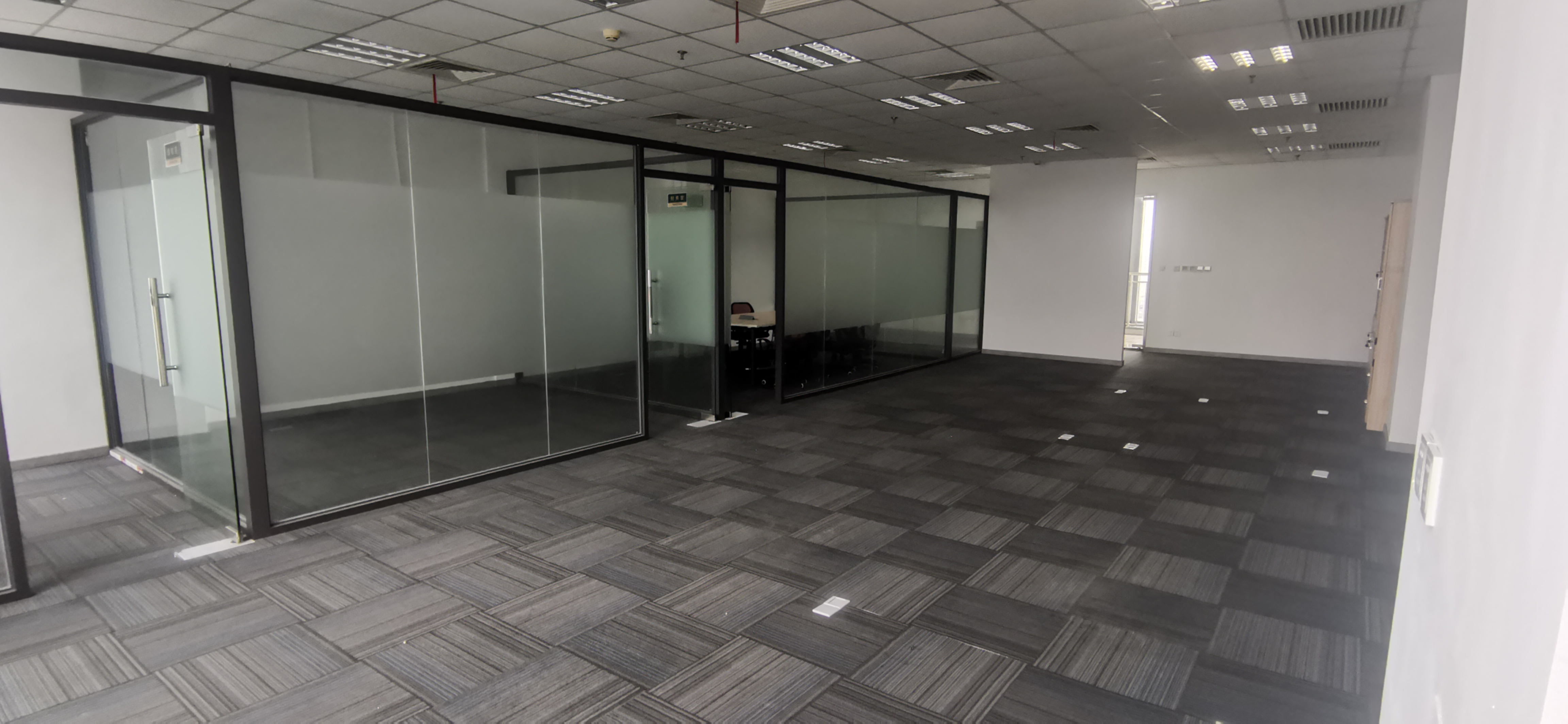 9-2204251Z232192.jpg 大宁财智190平带装修现房三隔断1号线上海马戏城站(图5)