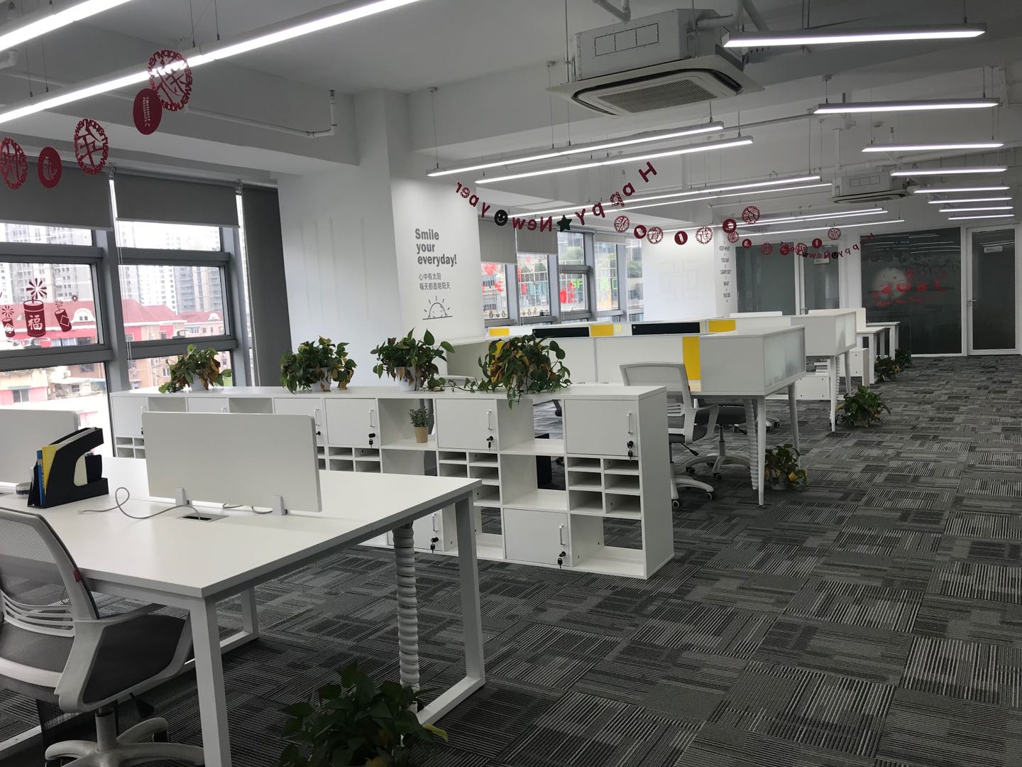 7-220426114135109.jpg 徐汇明园商务中心 徐汇商圈 陕西南路地铁站 交通方便 24小时空调 疫情期间 免租政策 价格好谈 办公室出租 400平500平可定制装修(图4)