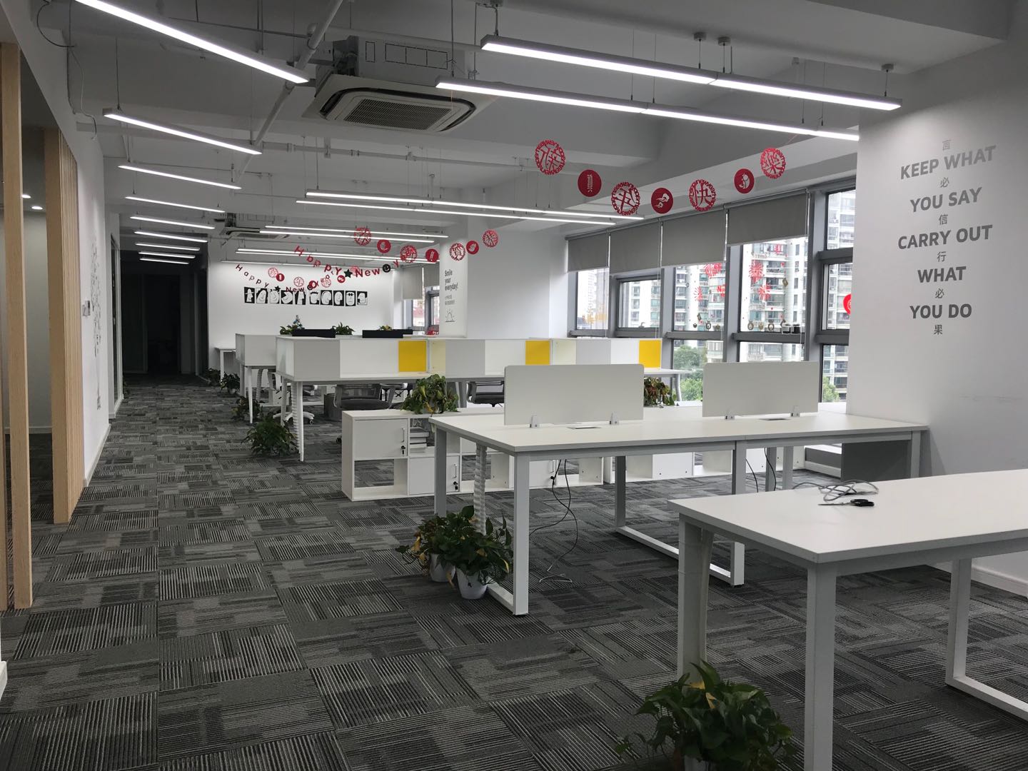 7-220426114135195.jpg 徐汇明园商务中心 徐汇商圈 陕西南路地铁站 交通方便 24小时空调 疫情期间 免租政策 价格好谈 办公室出租 400平500平可定制装修(图3)