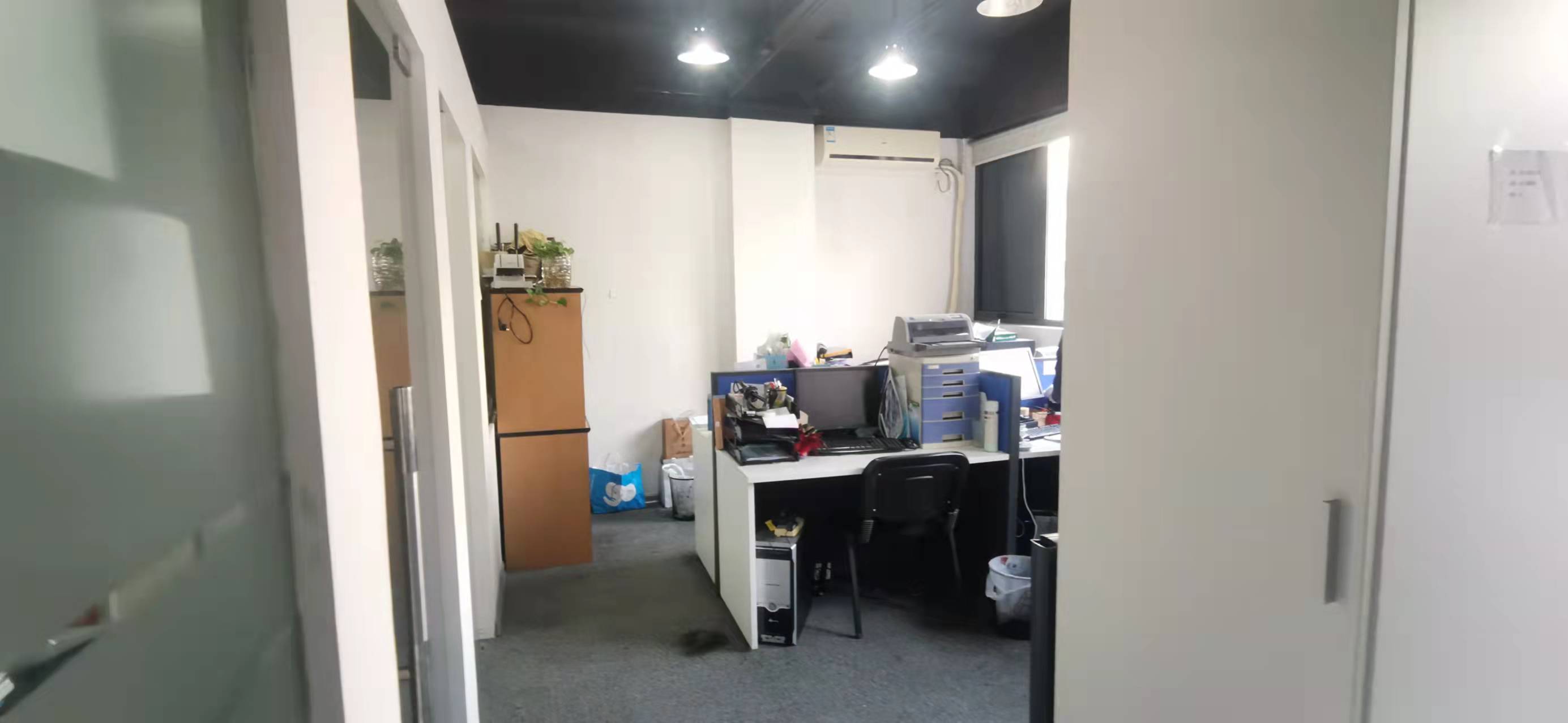 9-2204261Z429102.jpg 大宁乐平方100平带装修隔断现房出租房型方正采光通透(图5)