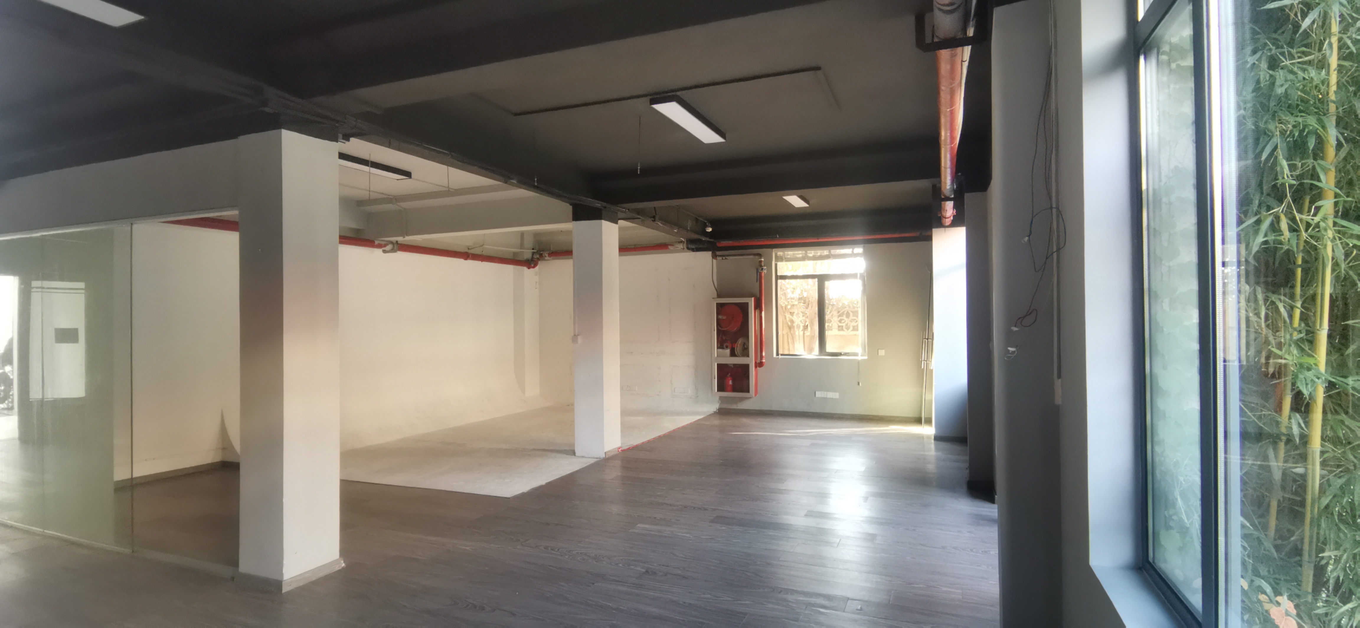 9-22042Q940232U.jpg 大宁乐平方150平带装修现房出租园区24小时独立空调(图4)