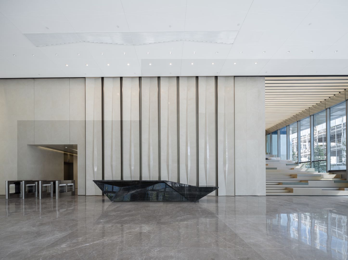 国际传媒港 徐汇滨江商务区 云锦路龙耀路地铁站附近 高品质新楼盘 定制装修 400平500平办公出租 (图2)