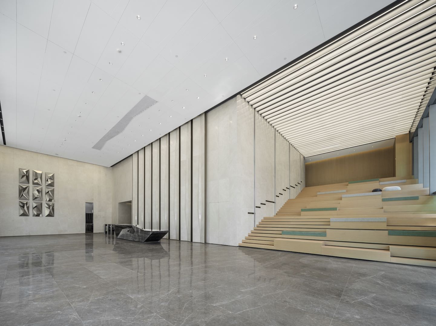 国际传媒港 徐汇滨江商务区 云锦路龙耀路地铁站附近 高品质新楼盘 定制装修 400平500平办公出租 (图3)