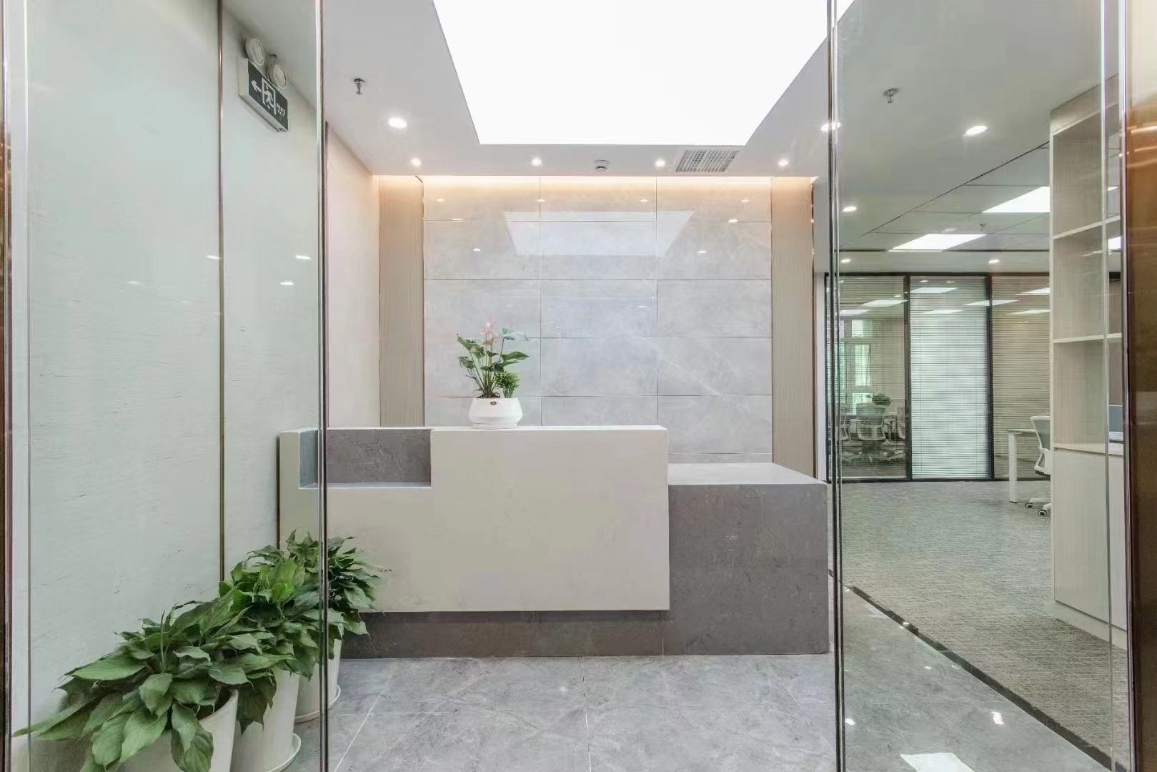 9-220429203S4316.jpg 外滩华盛大厦350平精装修带家具拎包入住(图1)