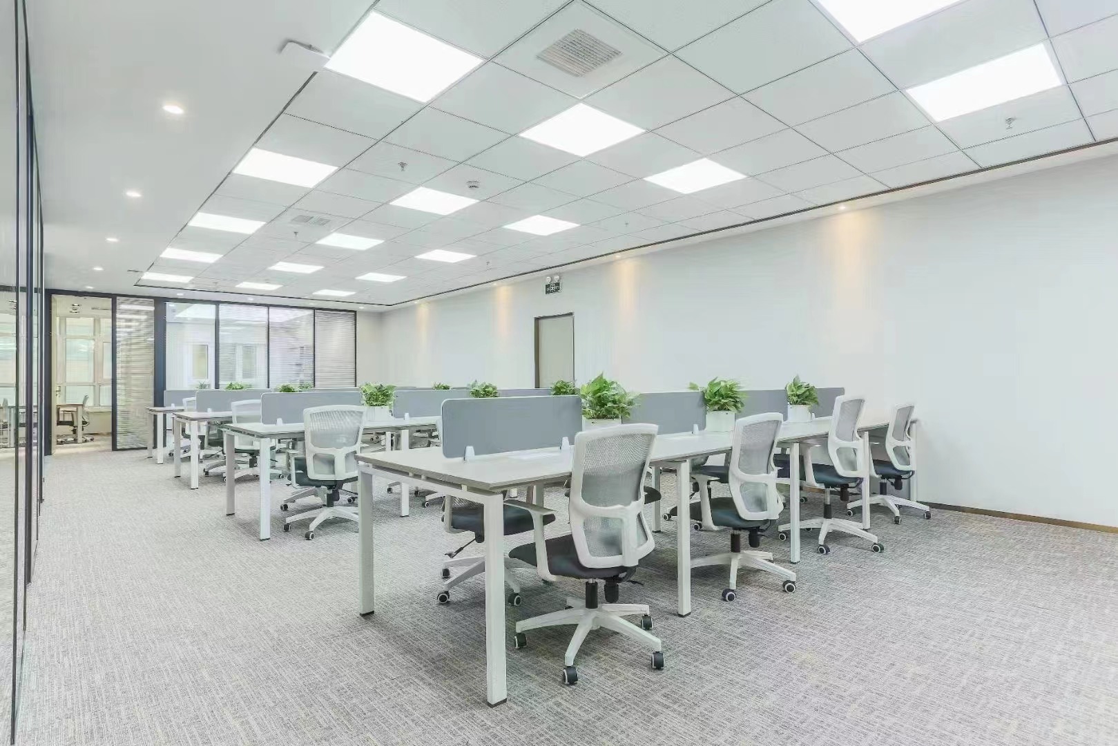 9-220429203S4517.jpg 外滩华盛大厦350平精装修带家具拎包入住(图5)