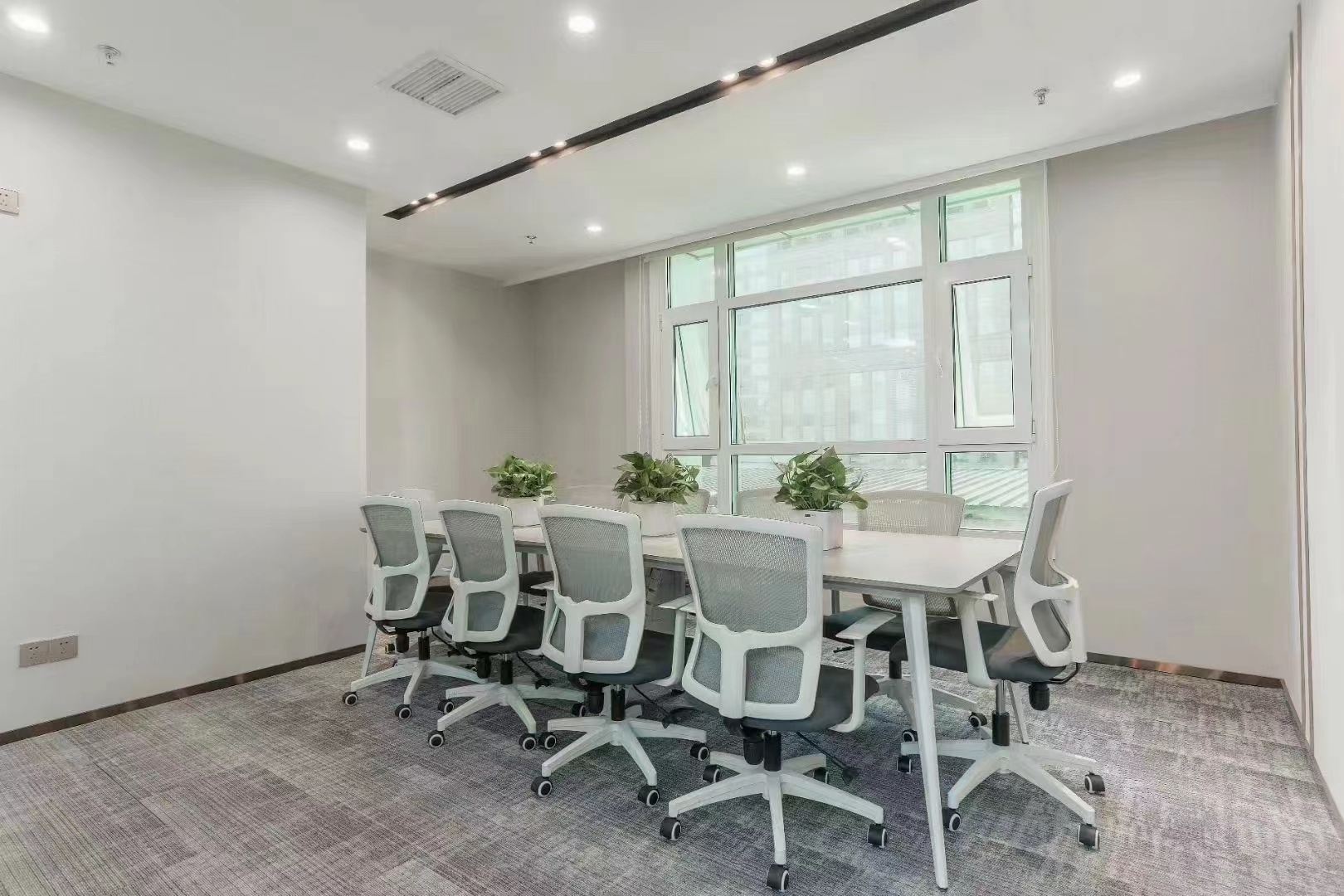 9-220429203S4X7.jpg 外滩华盛大厦350平精装修带家具拎包入住(图3)