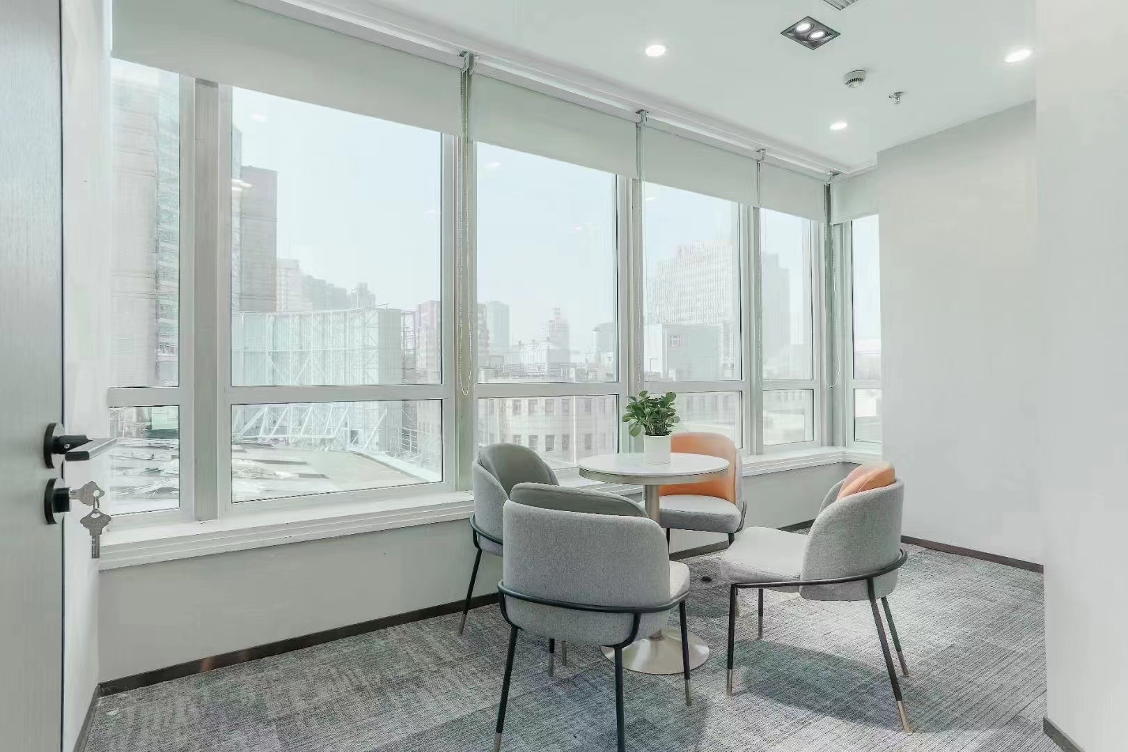 9-220429203S5506.jpg 外滩华盛大厦350平精装修带家具拎包入住(图7)