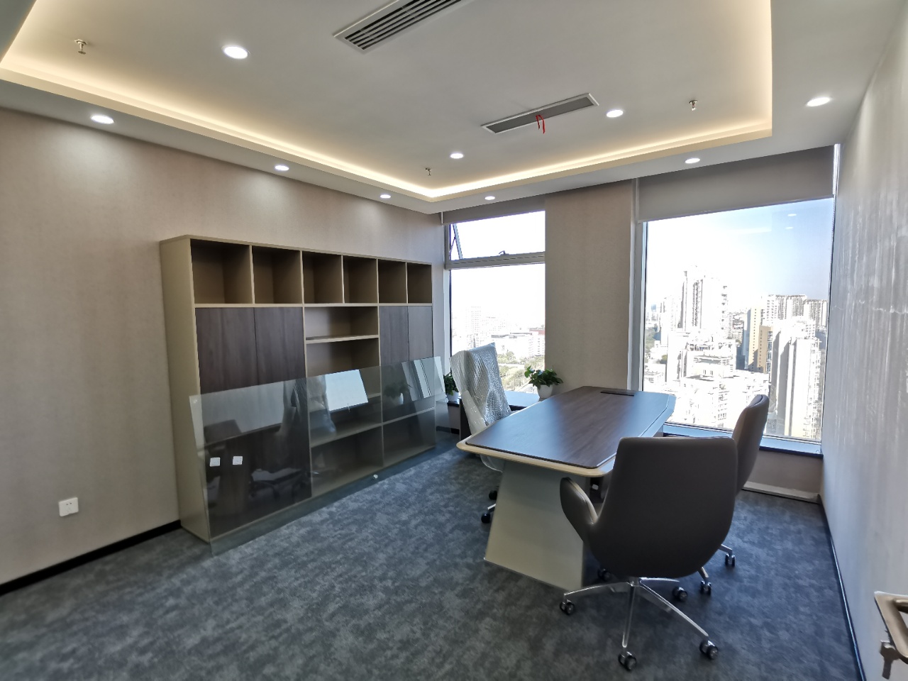 9-220506214126124.jpg 浦东证大五道口广场220平精装修带家具拎包入住(图4)