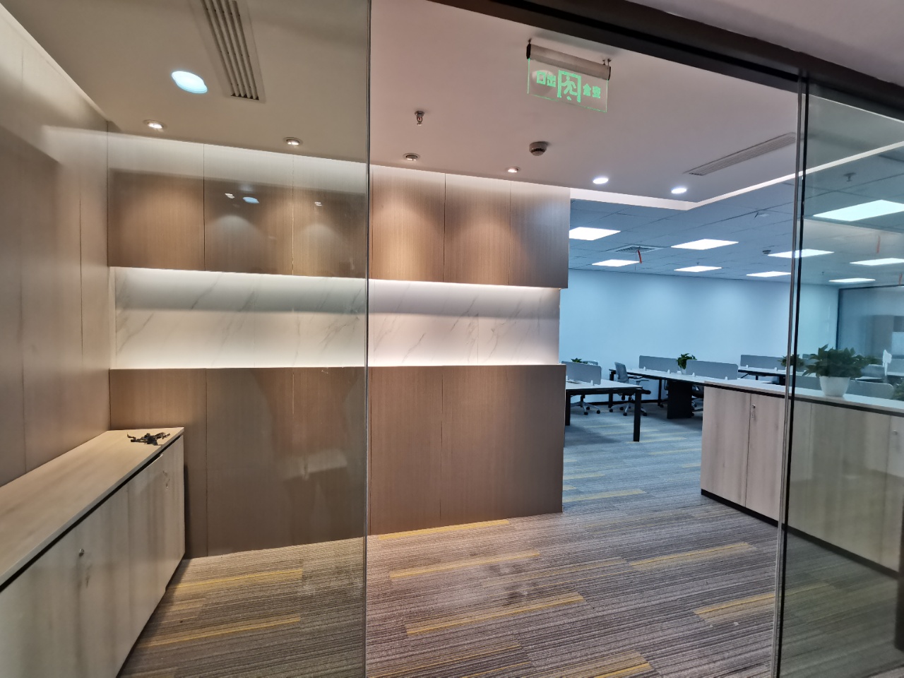 9-220506214126149.jpg 浦东证大五道口广场220平精装修带家具拎包入住(图1)