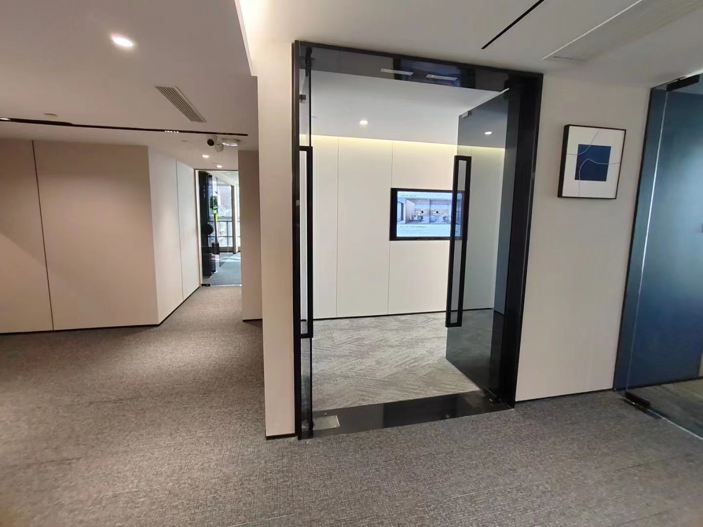 徐家汇腾飞大厦240平精装修带家具拎包入住(图1)