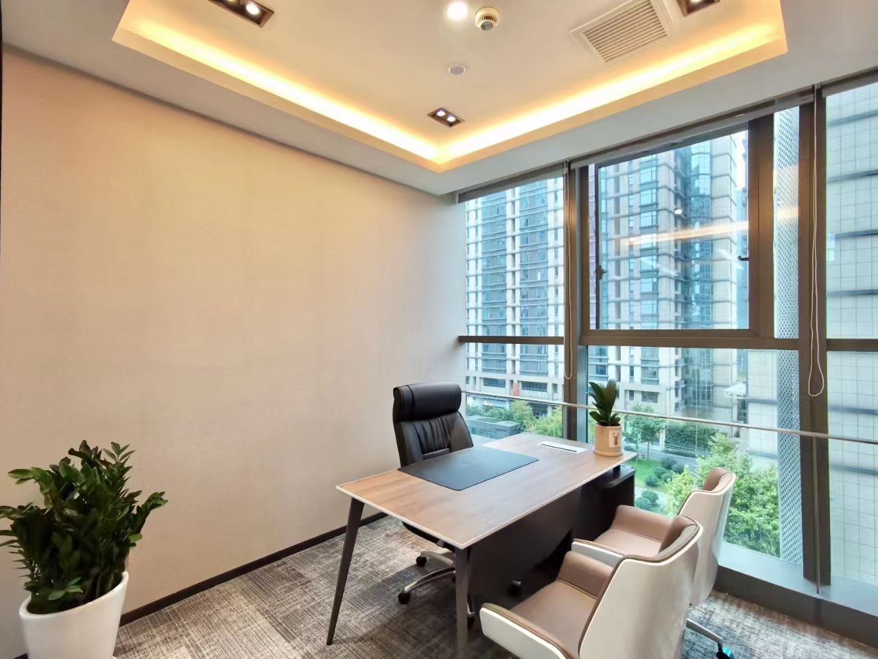 杨浦中航天盛广场 10号线三门路地铁站 高品质楼盘 精装修带家具 拎包入住 现房200平出租 24小时空调(图3)