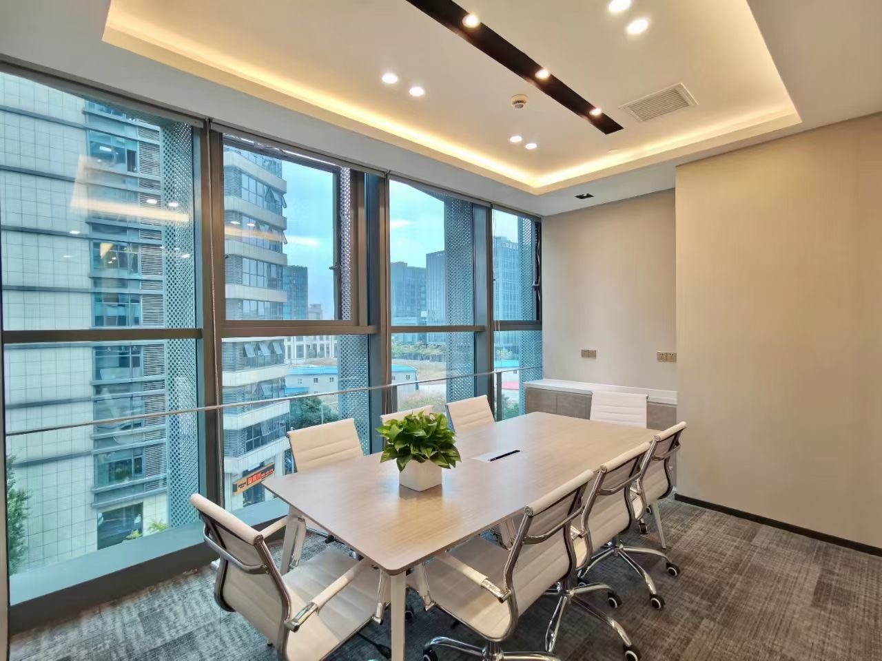 7-220509141J5923.jpg 南京西路嘉地中心 南京西路商圈 2号12号13号线南京西路地铁站 高品质楼盘 精装修带家具 拎包入住 适合加班 交通方便 网红楼盘 500平精装修带家具出租(图2)