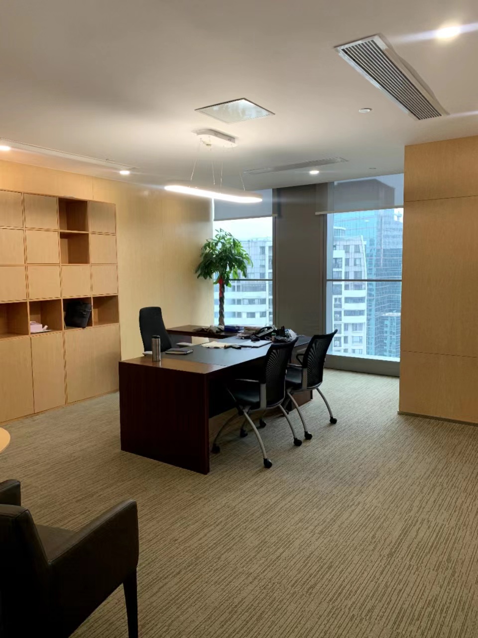 16-22051011404IJ.jpg 静安区联通国际大厦135平精装修带家具优质房源出租(图3)