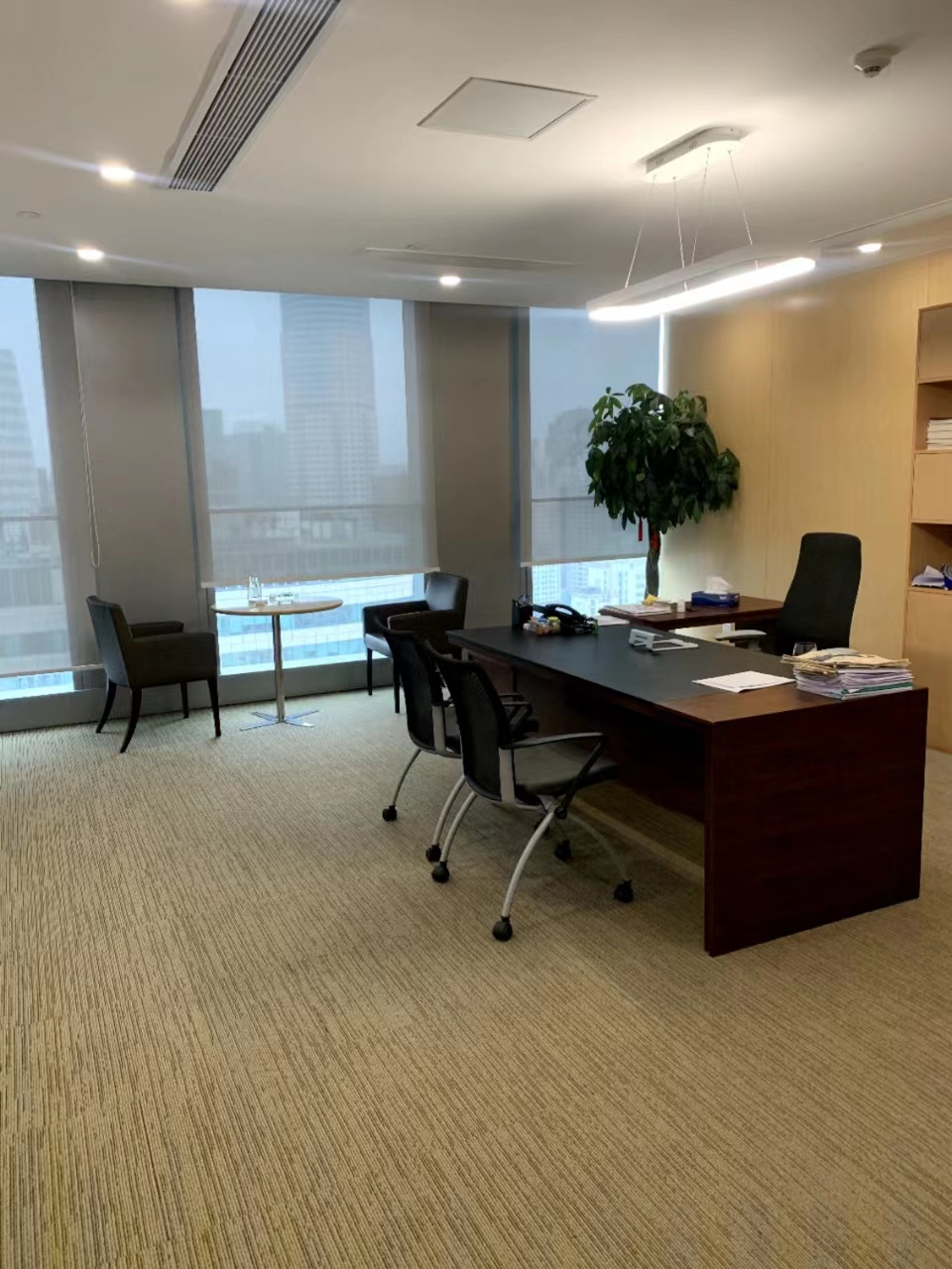 16-22051011404MN.jpg 静安区联通国际大厦135平精装修带家具优质房源出租(图2)