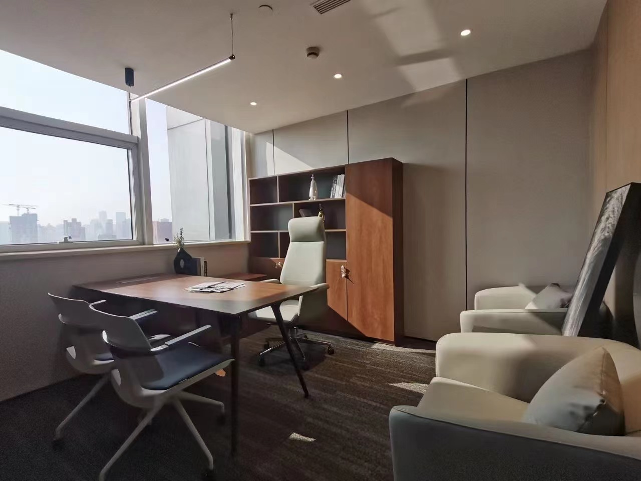 9-22051022314I63.jpg 四川北路壹丰广场280平精装修带家具拎包入住(图3)