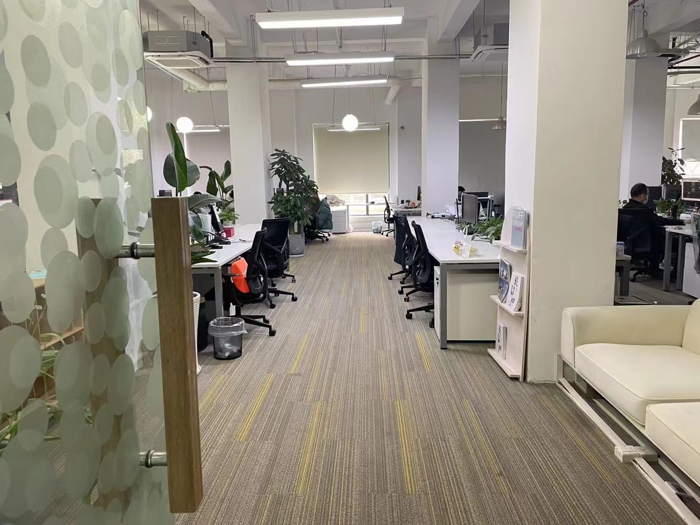 普陀越界苏河汇280平大平层精装修带家具拎包入住(图1)