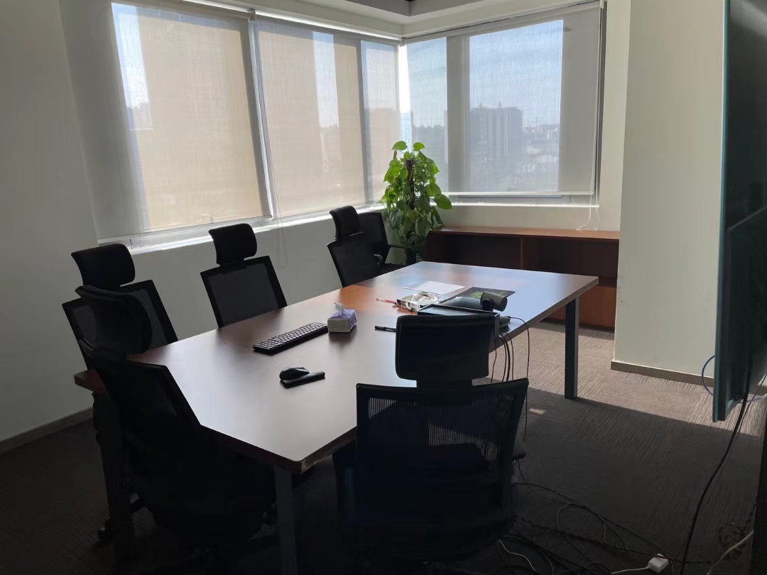 7-2205111321563O.jpg 新梅华东大酒店 火车站 汉中路商圈 1号线3号线4号线火车站 写字楼办公出租 高性价比 分体空调 带上下水 24小时 适合加班 精装修带家具300平出租(图4)