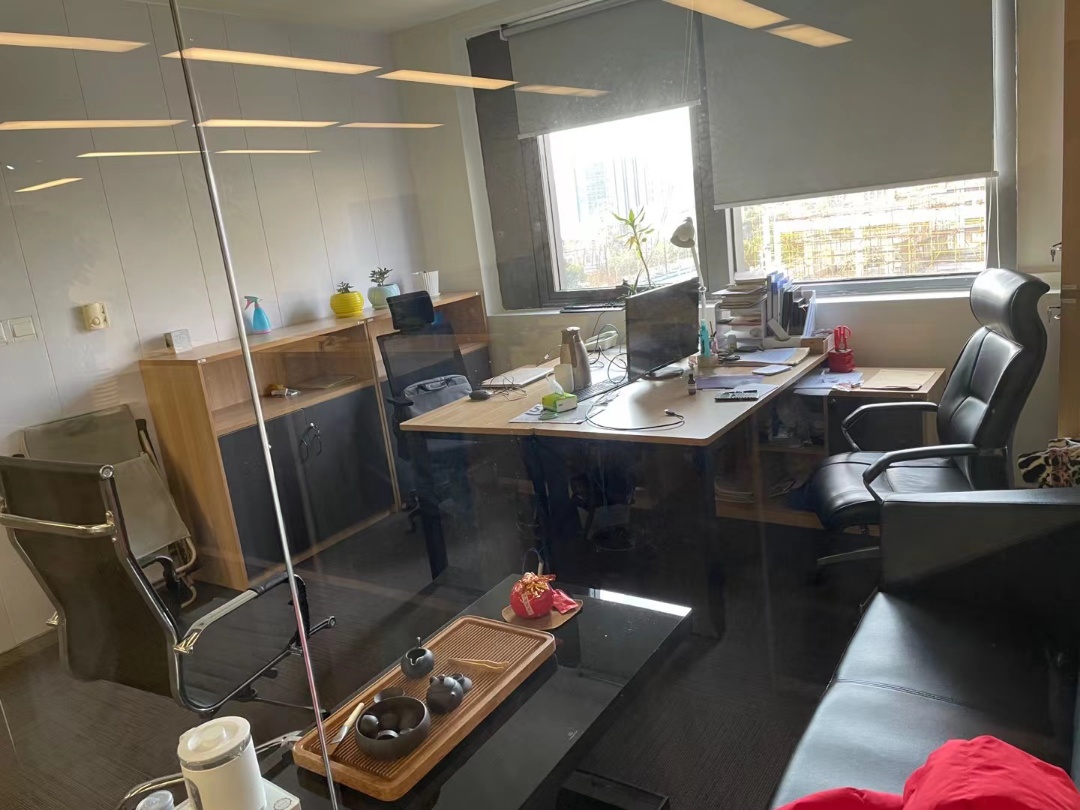 7-22051113215A33.jpg 新梅华东大酒店 火车站 汉中路商圈 1号线3号线4号线火车站 写字楼办公出租 高性价比 分体空调 带上下水 24小时 适合加班 精装修带家具300平出租(图3)