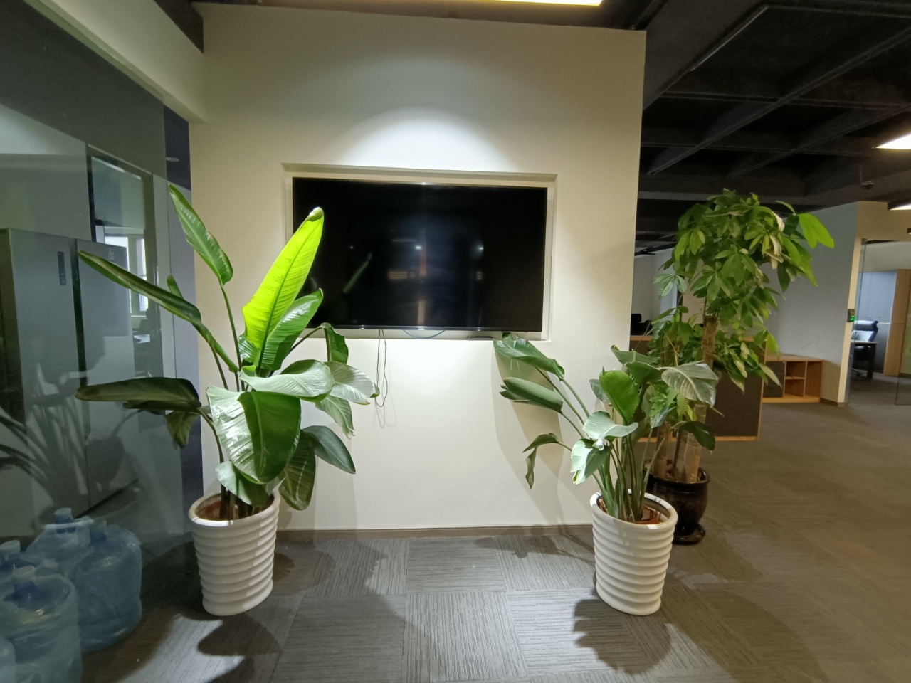 7-22051113215I32.jpg 新梅华东大酒店 火车站 汉中路商圈 1号线3号线4号线火车站 写字楼办公出租 高性价比 分体空调 带上下水 24小时 适合加班 精装修带家具300平出租(图1)