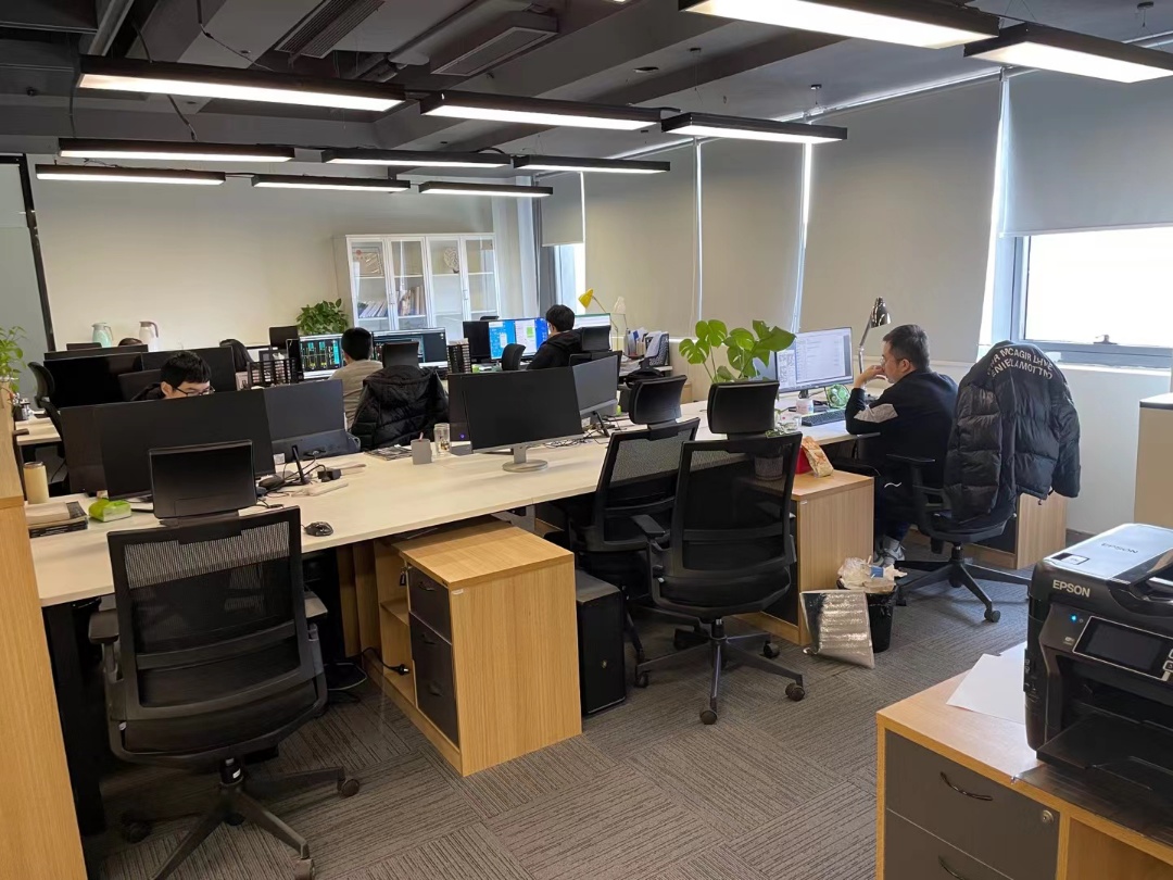 7-22051113215MN.jpg 新梅华东大酒店 火车站 汉中路商圈 1号线3号线4号线火车站 写字楼办公出租 高性价比 分体空调 带上下水 24小时 适合加班 精装修带家具300平出租(图5)