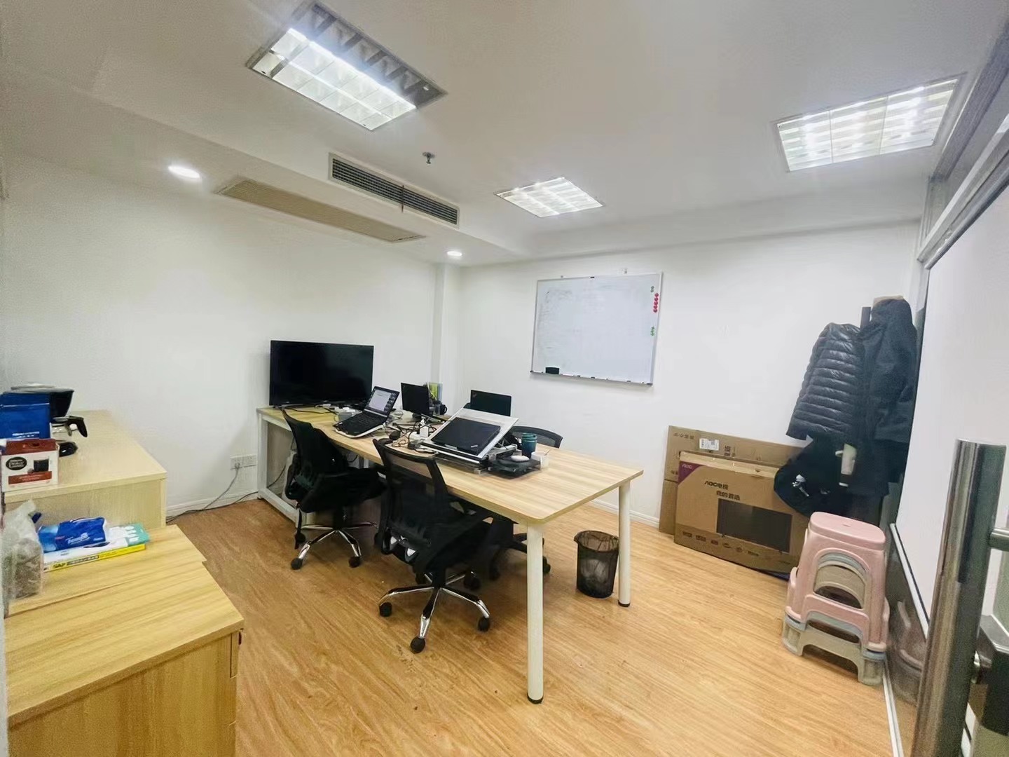 长宁舜元企业发展大厦精装修带家具拎包入住(图1)