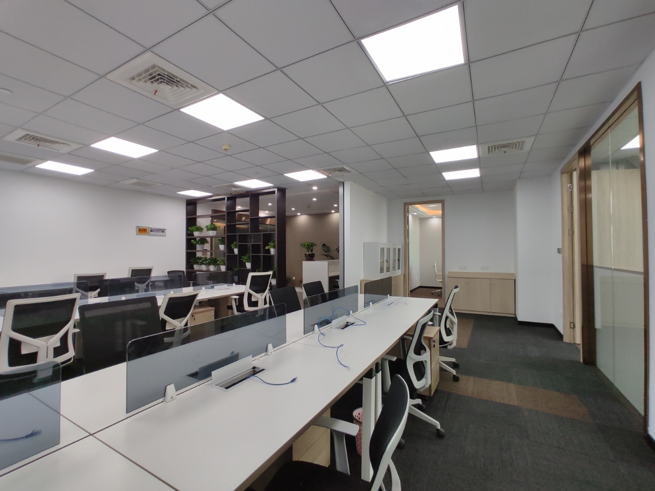 高区现房! 嘉里企业中心,办公室出租178平精装修,五轨交汇!(图5)