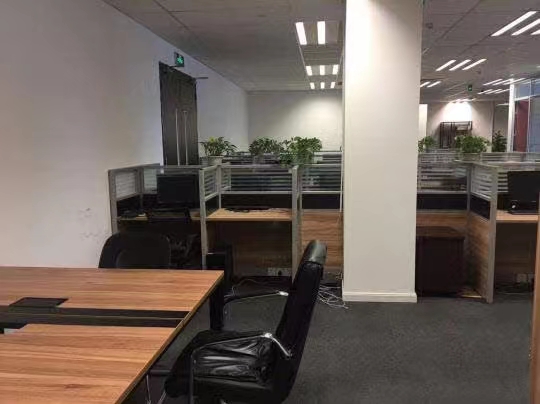 16-22051215110S16.jpg 静安新发展大厦209平精装修带家具优质房源出租(图1)