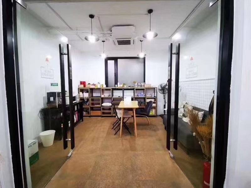 16-22051215110S30.jpg 静安新发展大厦209平精装修带家具优质房源出租(图2)