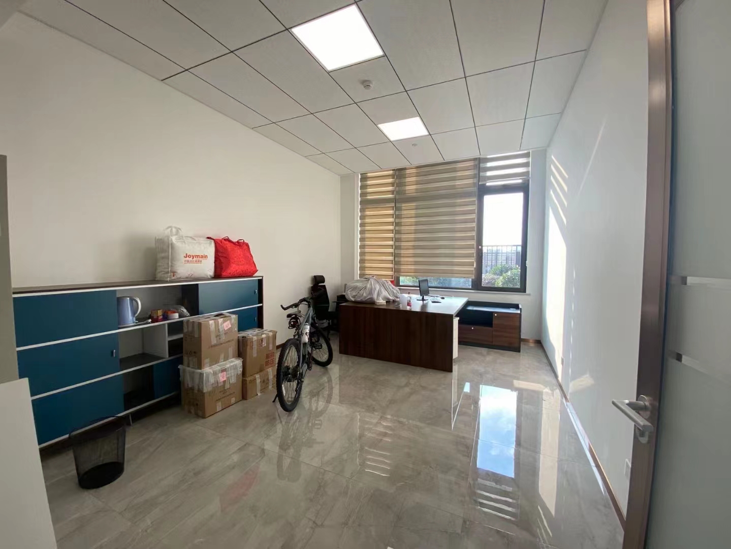 静安新发展大厦125平精装修带家具优质房源出租(图2)