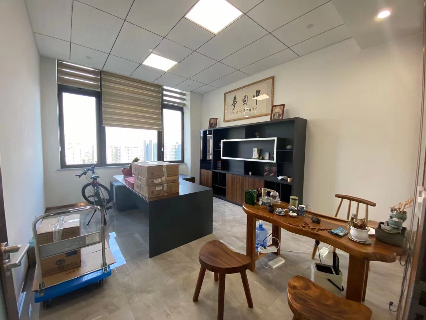 静安新发展大厦125平精装修带家具优质房源出租(图1)