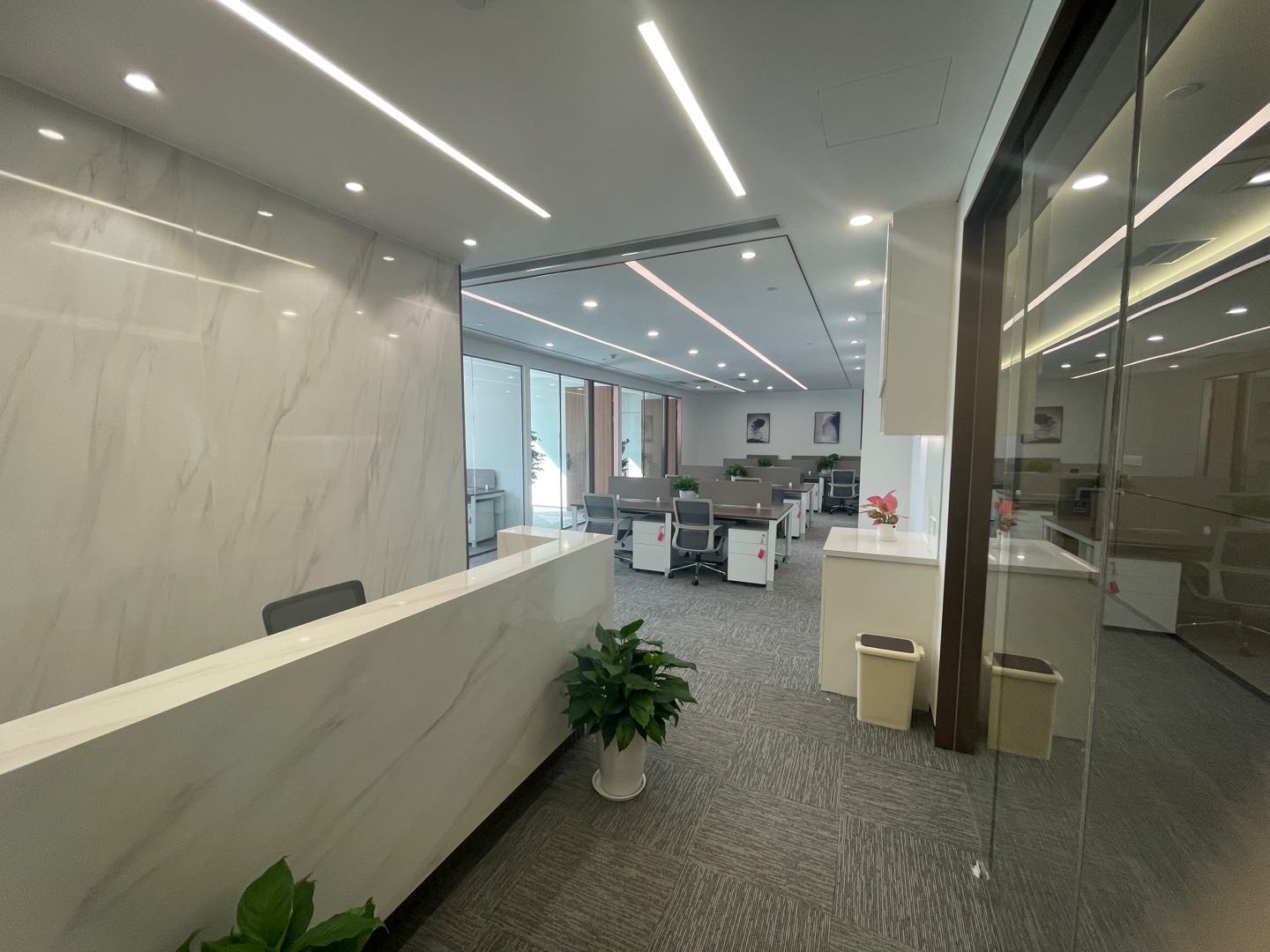 8-2205121459321G.jpg 陆家嘴21世纪大厦精装修带家具拎包入住460平(图2)