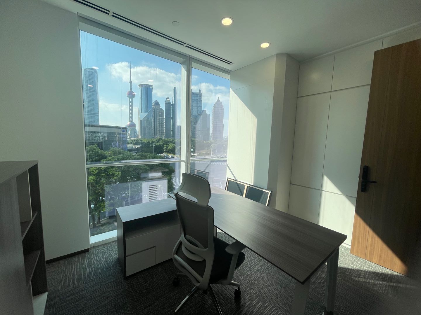 8-2205121459331N.jpg 陆家嘴21世纪大厦精装修带家具拎包入住460平(图7)