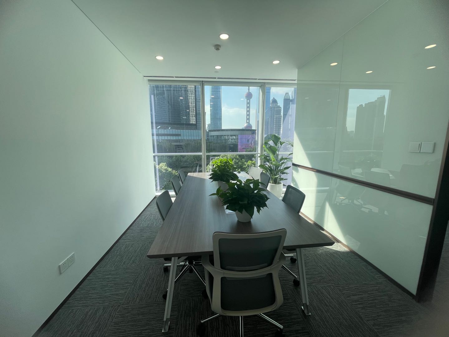 8-220512145933393.jpg 陆家嘴21世纪大厦精装修带家具拎包入住460平(图4)