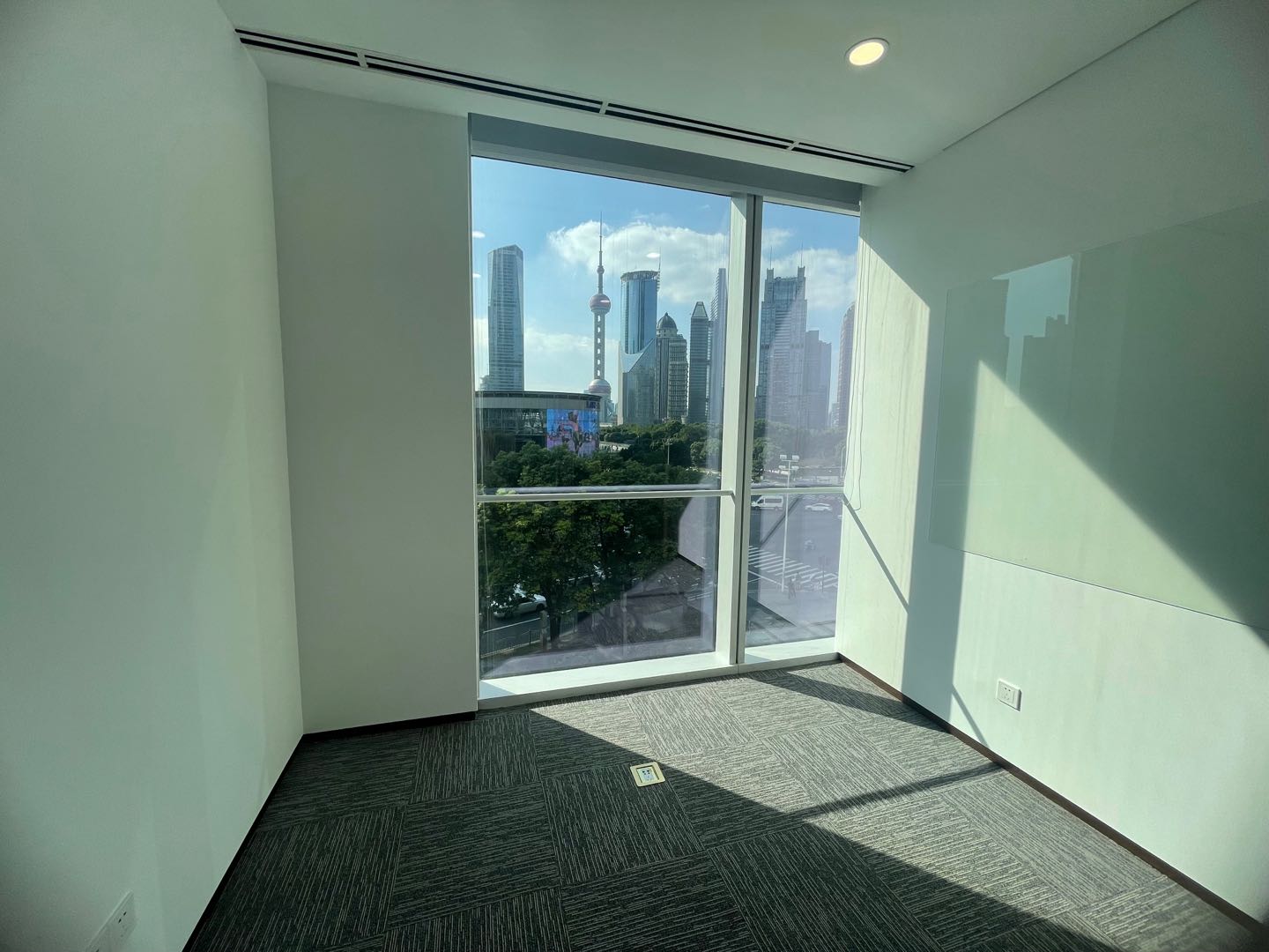 8-220512145933917.jpg 陆家嘴21世纪大厦精装修带家具拎包入住460平(图6)