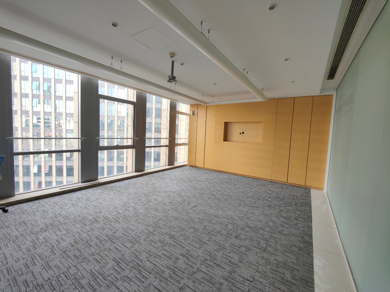 9-220512225415920.jpg 徐家汇中金国际广场700平带装修拎包入住落地窗采光通透(图5)