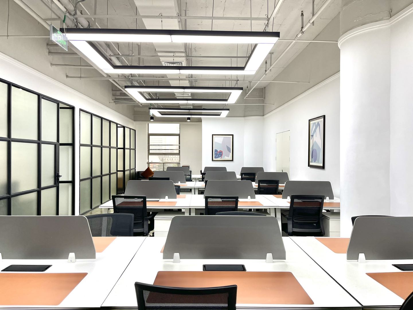 7-22051310141C10.jpg 沙田大厦 写字楼办公出租 长寿路地铁站附近 拎包入住 采光好 价格好谈 24小时空调 适合加班 300平出租(图2)