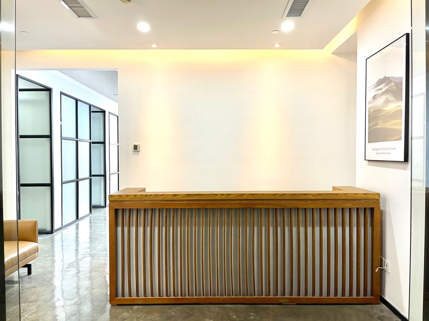 7-22051310143aS.jpg 沙田大厦 写字楼办公出租 长寿路地铁站附近 拎包入住 采光好 价格好谈 24小时空调 适合加班 300平出租(图1)