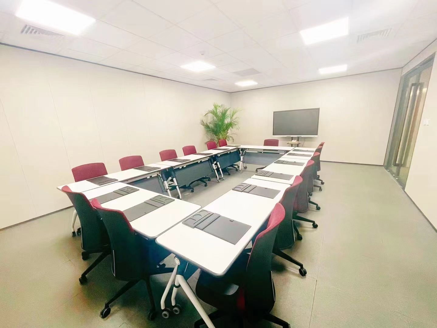 浦东富士康大厦精装修带家具拎包入住(图7)