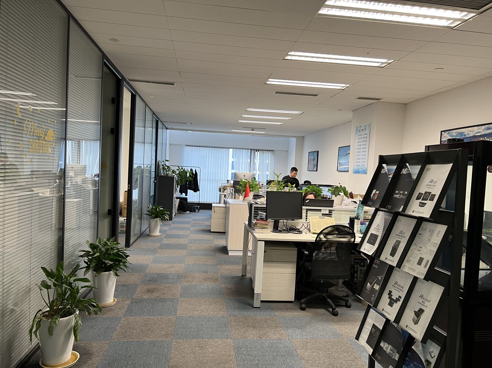 7-22051Q43403245.jpg 普陀长征 普罗娜商务广场写字楼出租祁连山南路地铁站上盖 商圈楼盘300平办公室出租(图5)