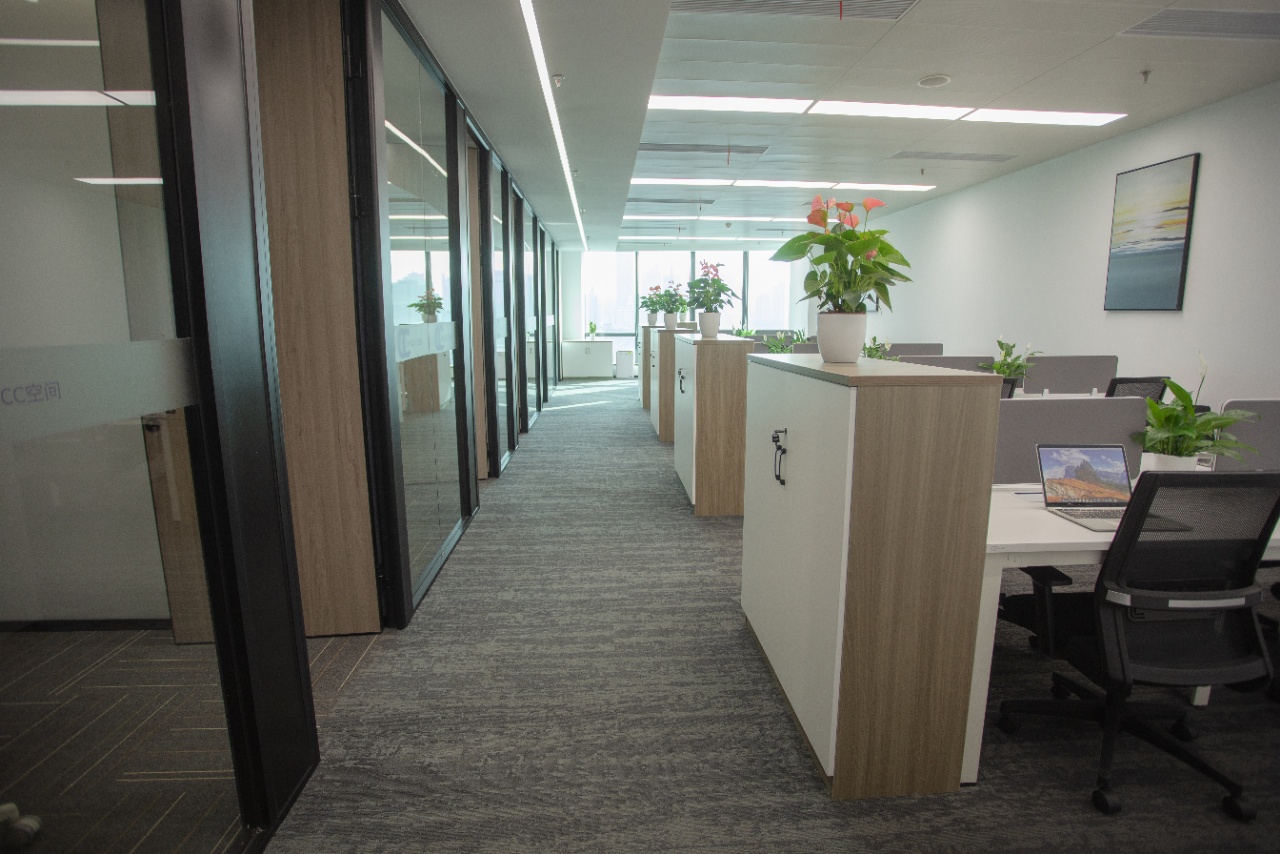 7-220519130A0B3.jpg 华宏商务中心写字楼办公出租 长风公园地铁站 1000平整层可分割现房出租 遗留装修带家具 拎包入住(图4)