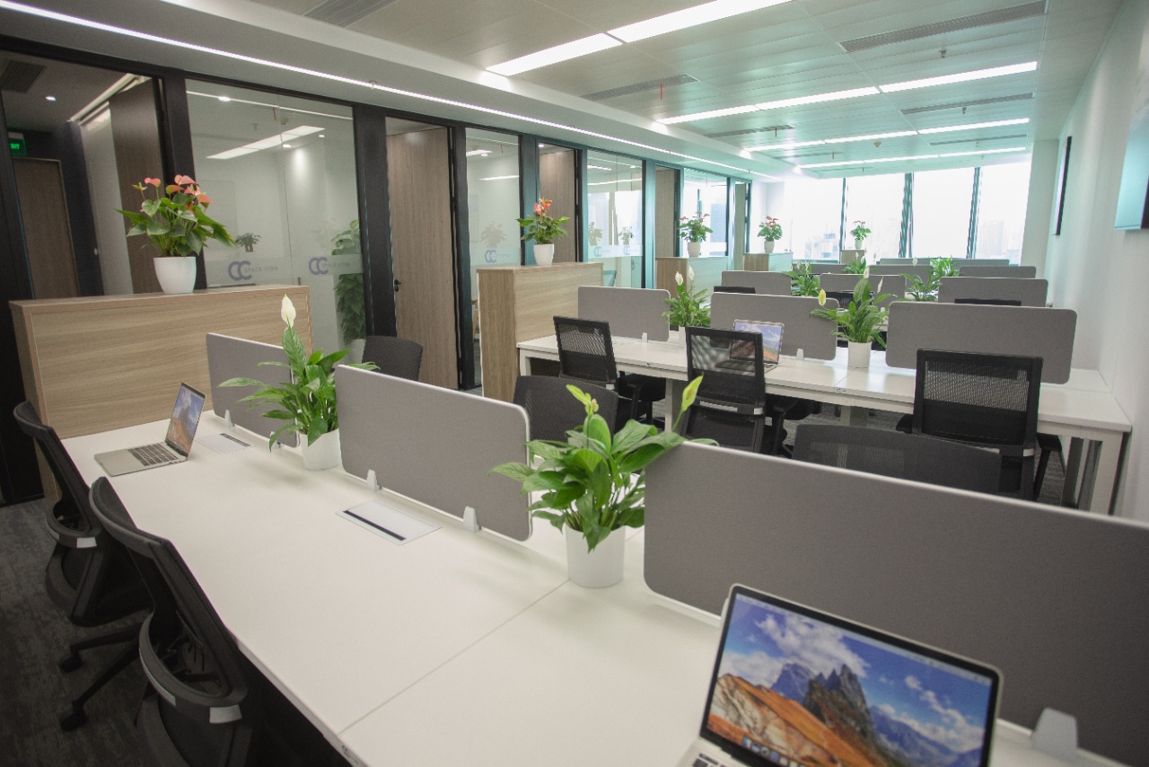7-220519130A2221.jpg 华宏商务中心写字楼办公出租 长风公园地铁站 1000平整层可分割现房出租 遗留装修带家具 拎包入住(图2)