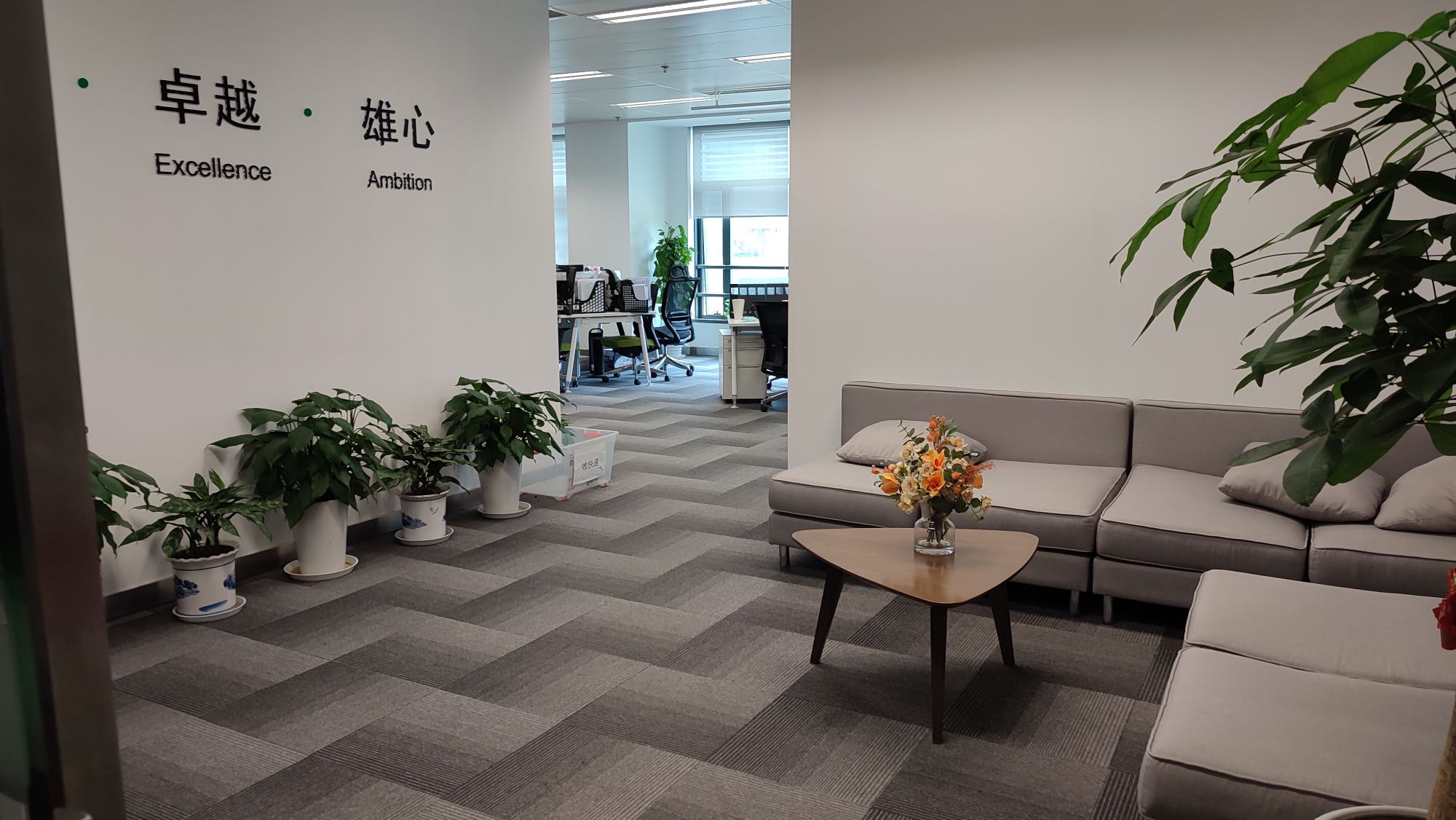 壹丰广场四川北路地铁上盖写字楼办公出租疫情期间 价格好谈 北外滩商圈高性价比精装带家具200平 (图1)