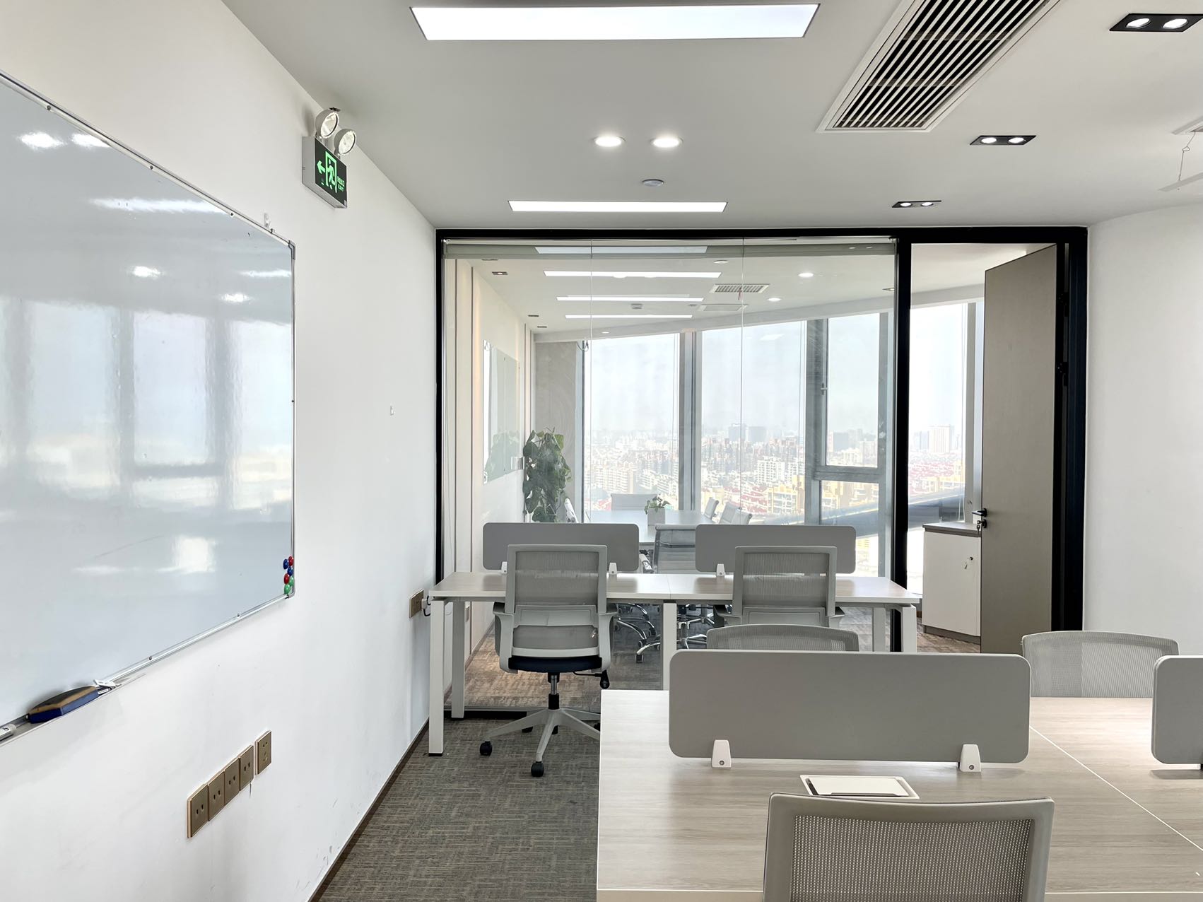 上海静安华发中心 甲级写字楼办公出租 新楼盘 超长免租期 汶水路 200平300平现房 办公出租(图4)