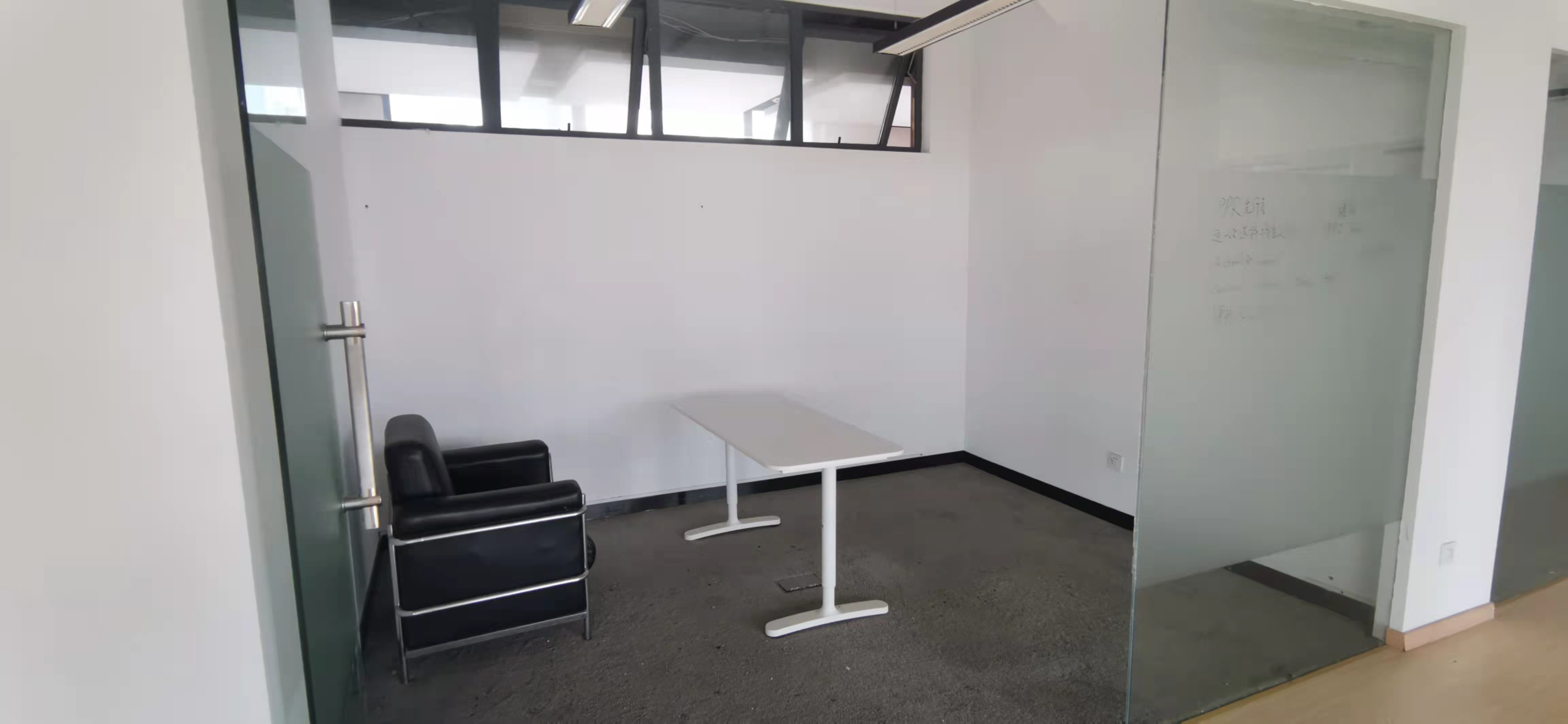 10-2205311453321O.jpg 长寿路景源时尚产业园 300平简单装修带隔断 独立空调 疫情特惠出租(图4)