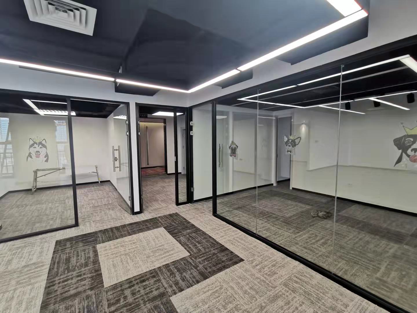 10-2206192011501J.jpg 上海南站 大树下创意园 风水鱼池 200平简单装修带隔断 独立空调 环境优美 (图1)